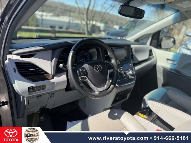 Used 2017 Toyota Sienna XLE Premium image 10
