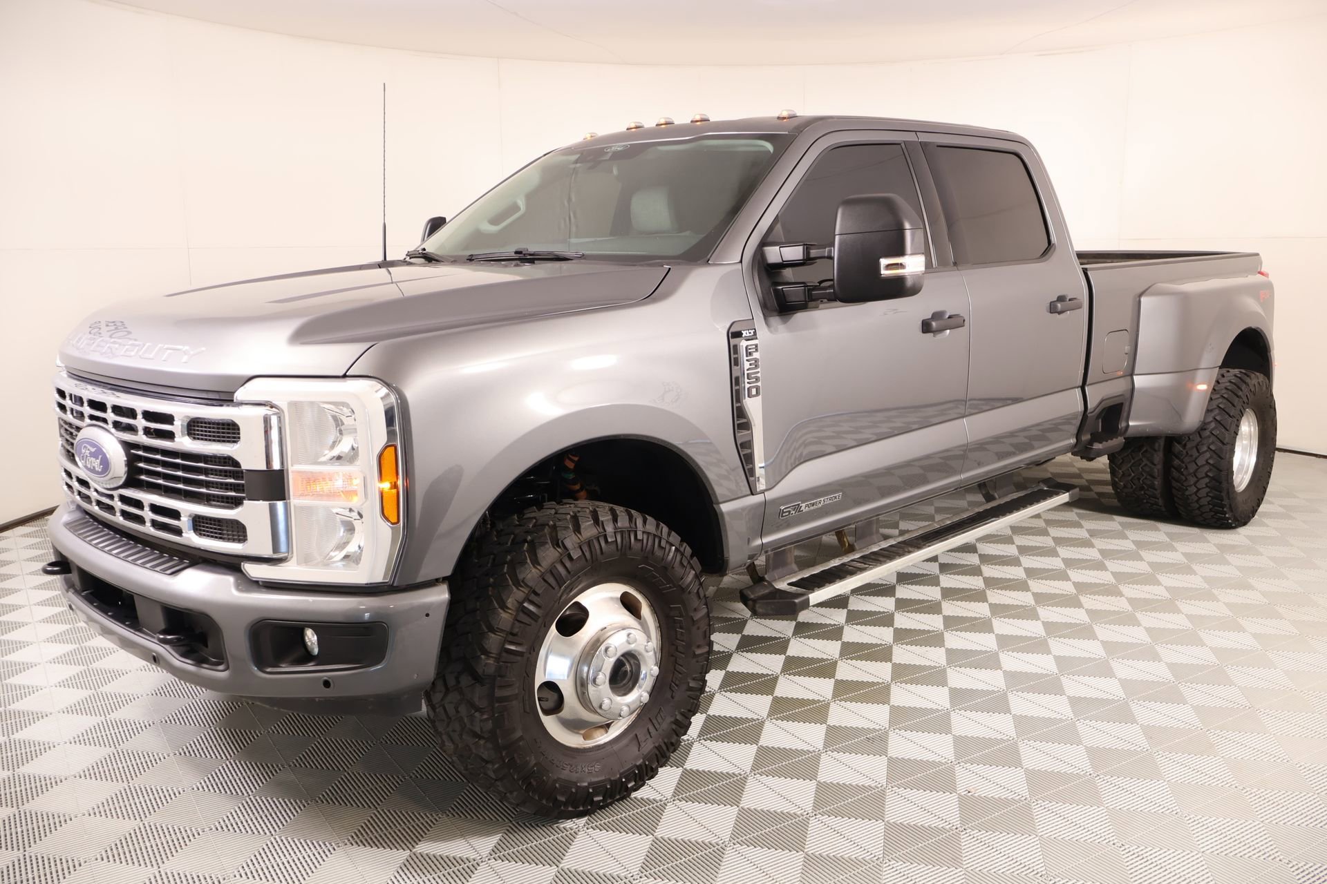 Used 2025 Ford F350 XLT w/ FX4 Off-Road Package AWD/4WD image 9