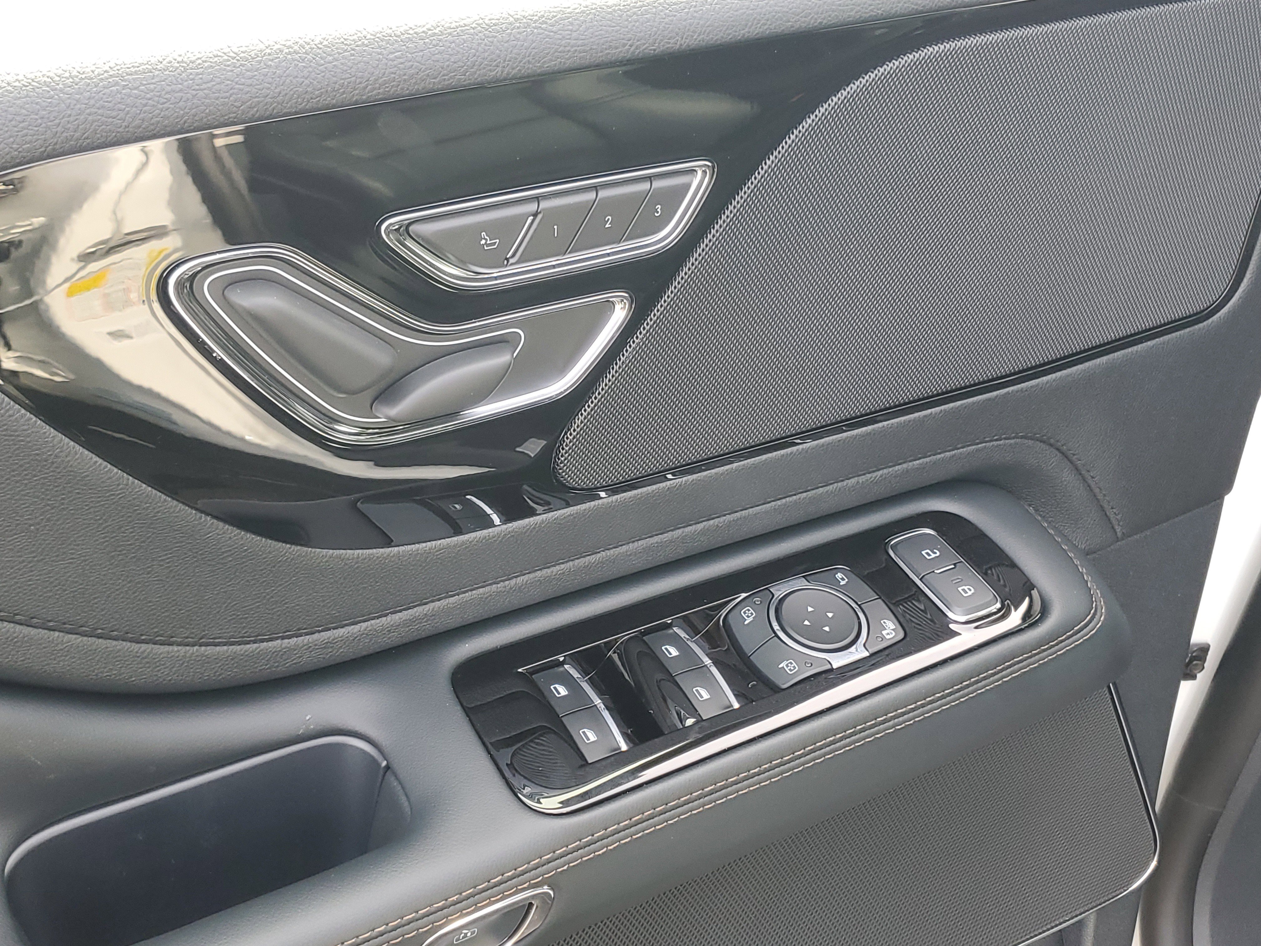 New 2026 Lincoln Aviator AWD image 9