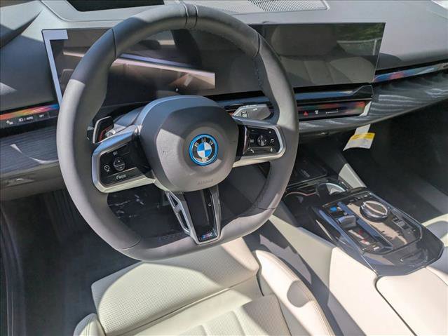 Used 2026 BMW i5 eDrive40 image 3