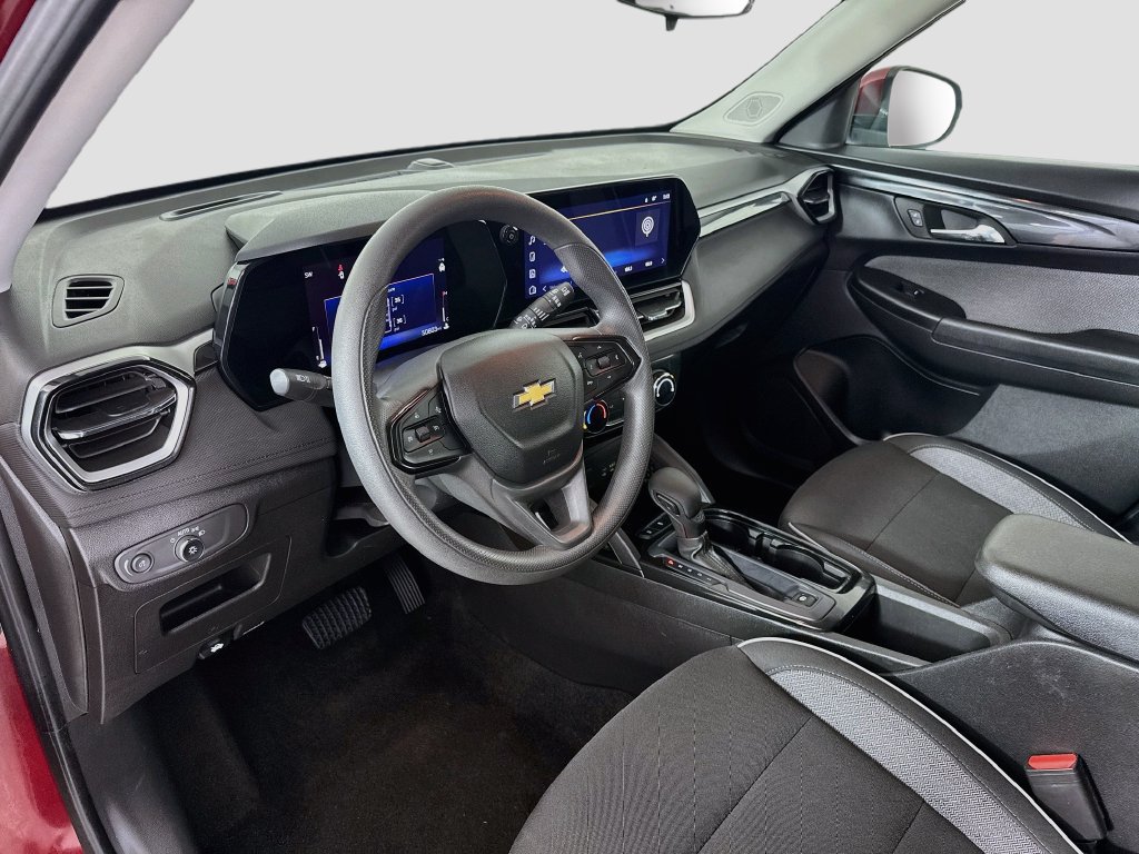 Used 2025 Chevrolet TrailBlazer LT FWD image 9