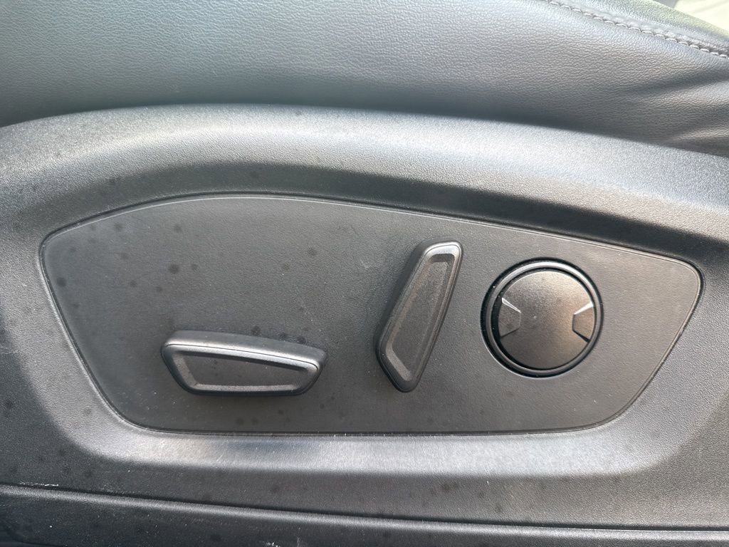 Used 2022 Ford Explorer XLT w/ Equipment Group 202A image 11