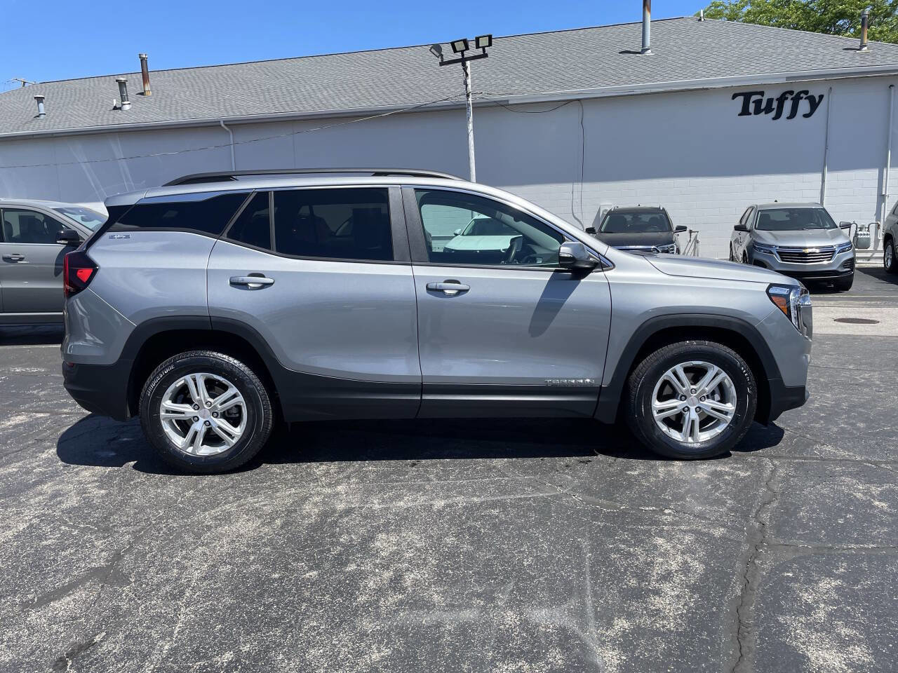 Used 2024 GMC Terrain SLE w/ Driver Convenience Package AWD/4WD image 8