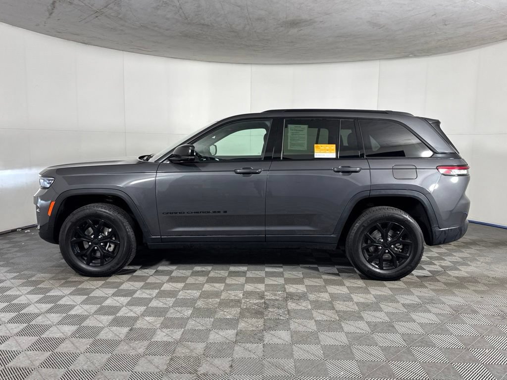 Certified 2025 Jeep Grand Cherokee Altitude AWD/4WD image 15