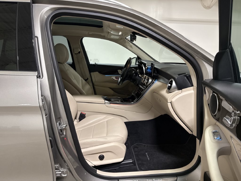 Used 2021 Mercedes-Benz GLC 300 image 22