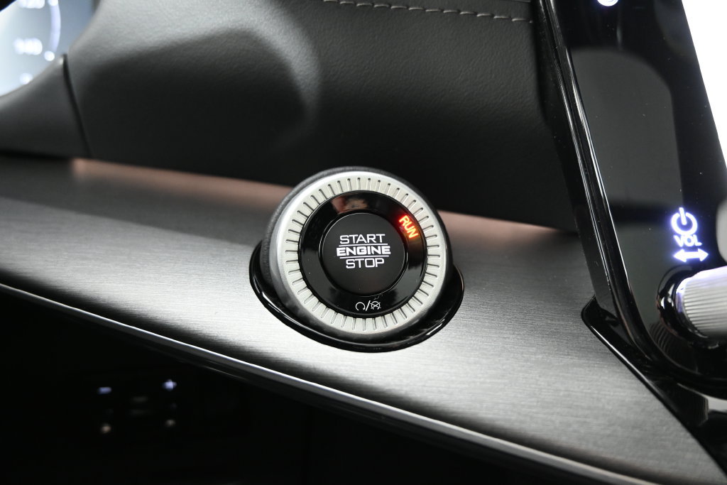 New 2026 Jeep Grand Wagoneer L Limited AWD/4WD image 32