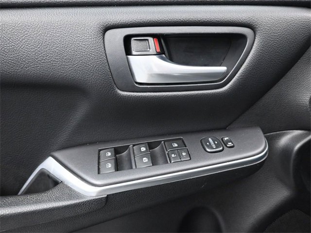 Used 2016 Toyota Camry LE image 21