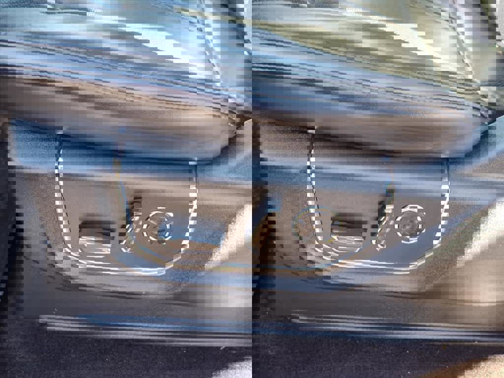 Used 2016 Ford F150 Platinum w/ Equipment Group 701A Luxury image 14