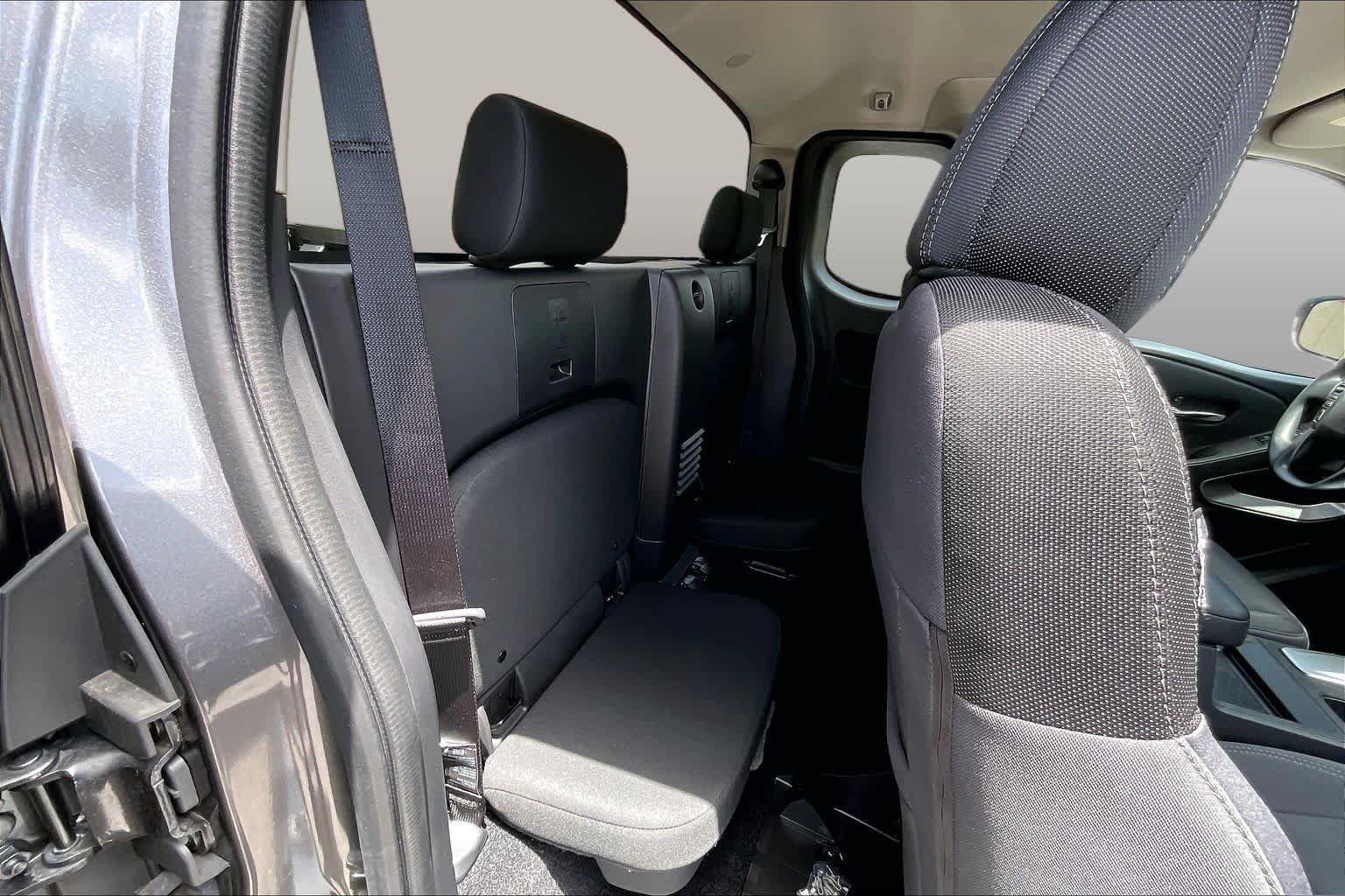 Used 2025 Nissan Frontier SV RWD image 26