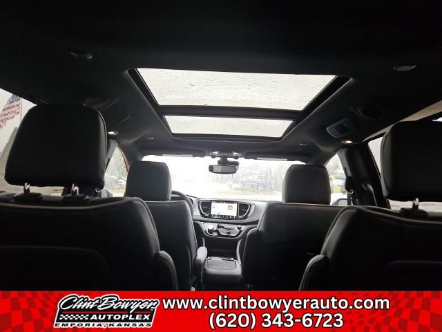 New 2026 Chrysler Pacifica Limited w/ S Appearance Package image 25
