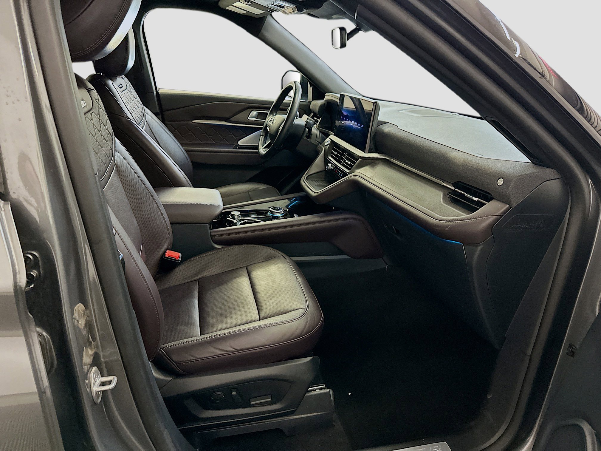 Used 2025 Ford Explorer Platinum w/ LUX Leather Package image 35