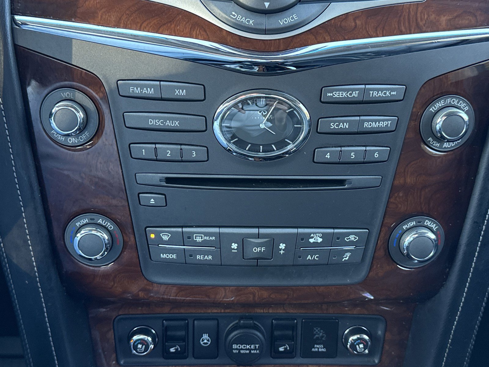 Used 2017 INFINITI QX80 4WD w/ Deluxe Technology Package image 34