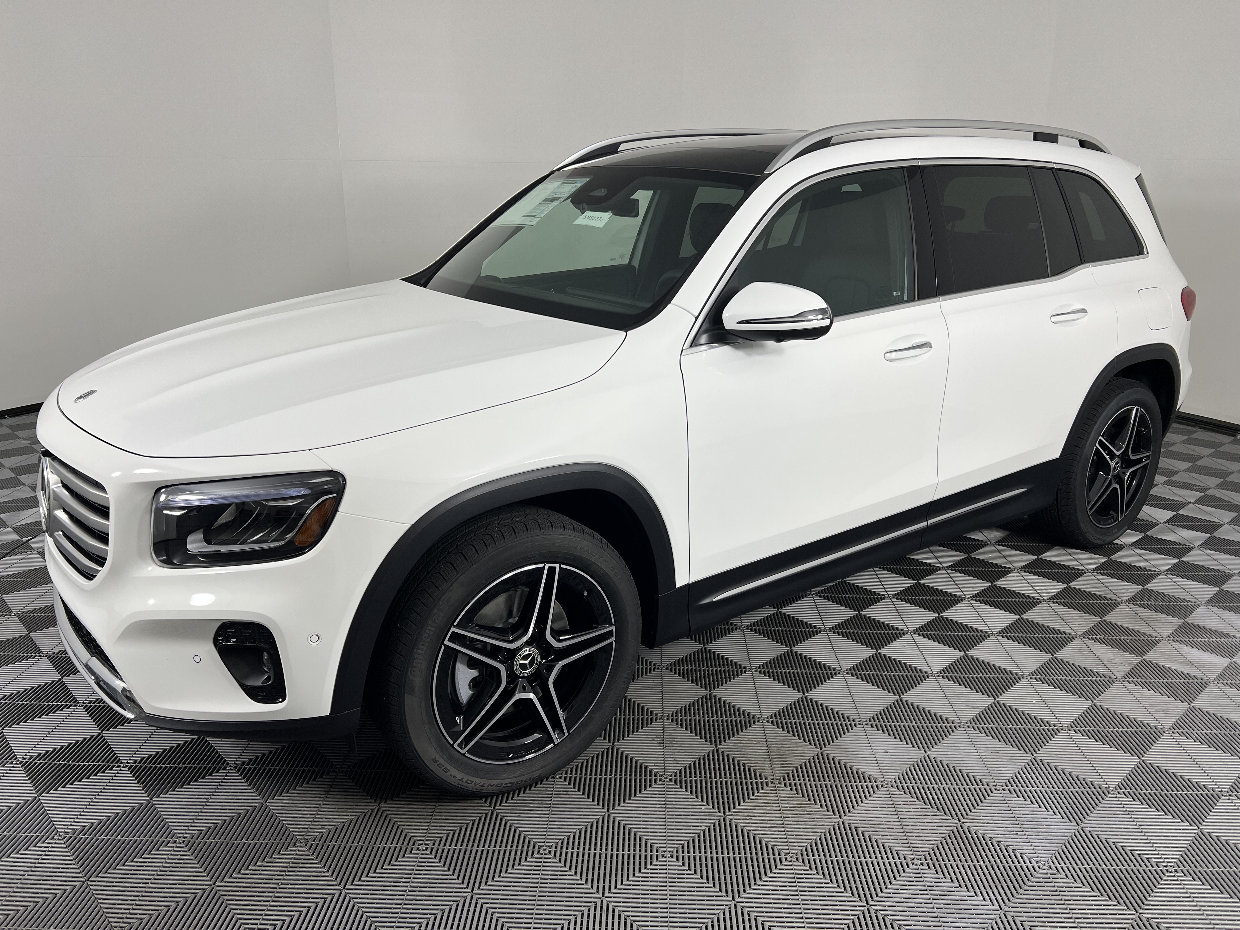 Used 2026 Mercedes-Benz GLB 250 4MATIC image 8