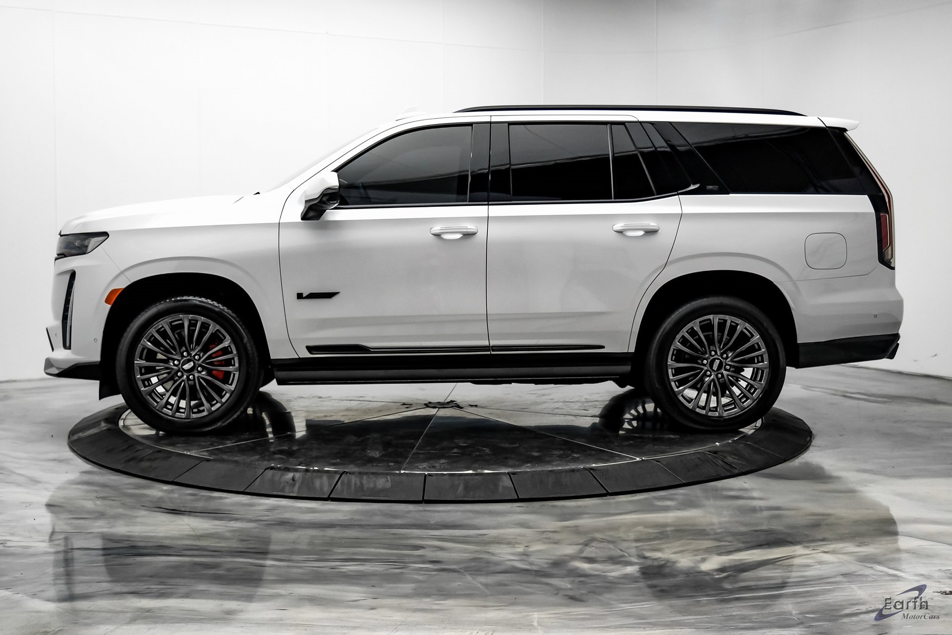 Used 2023 Cadillac Escalade V image 5