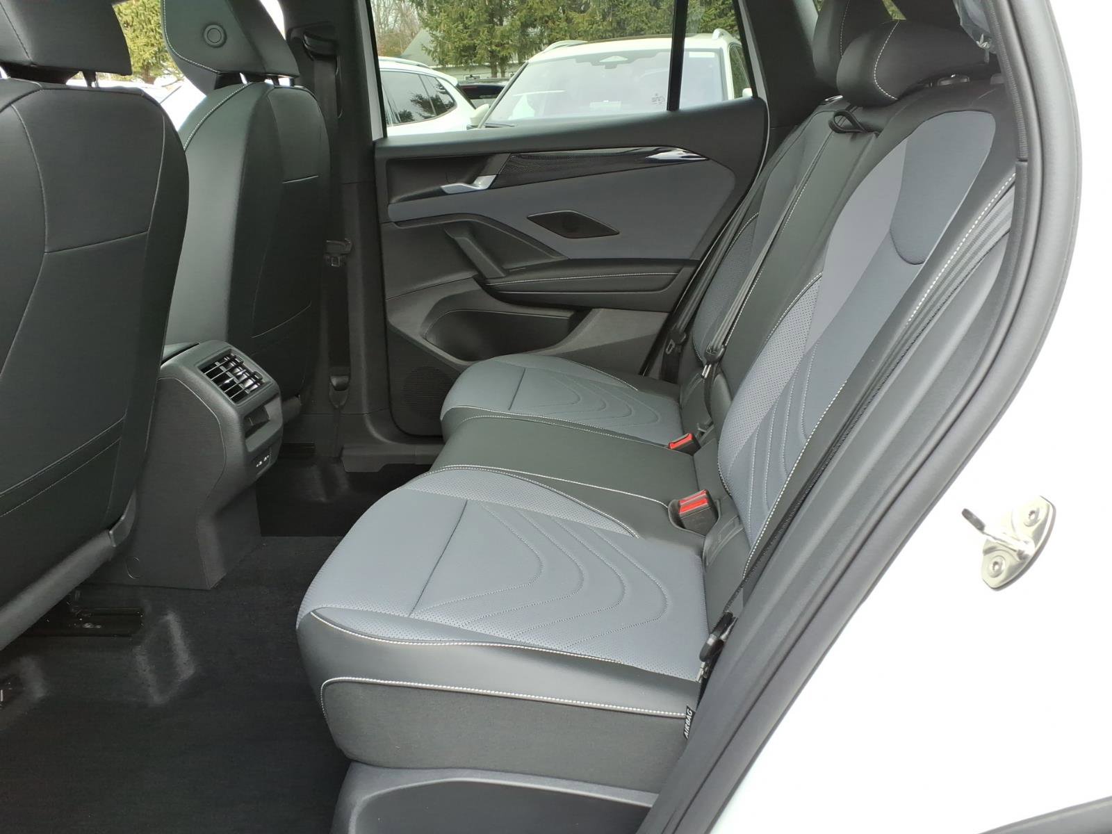 New 2026 Volkswagen Tiguan SE R-Line image 9