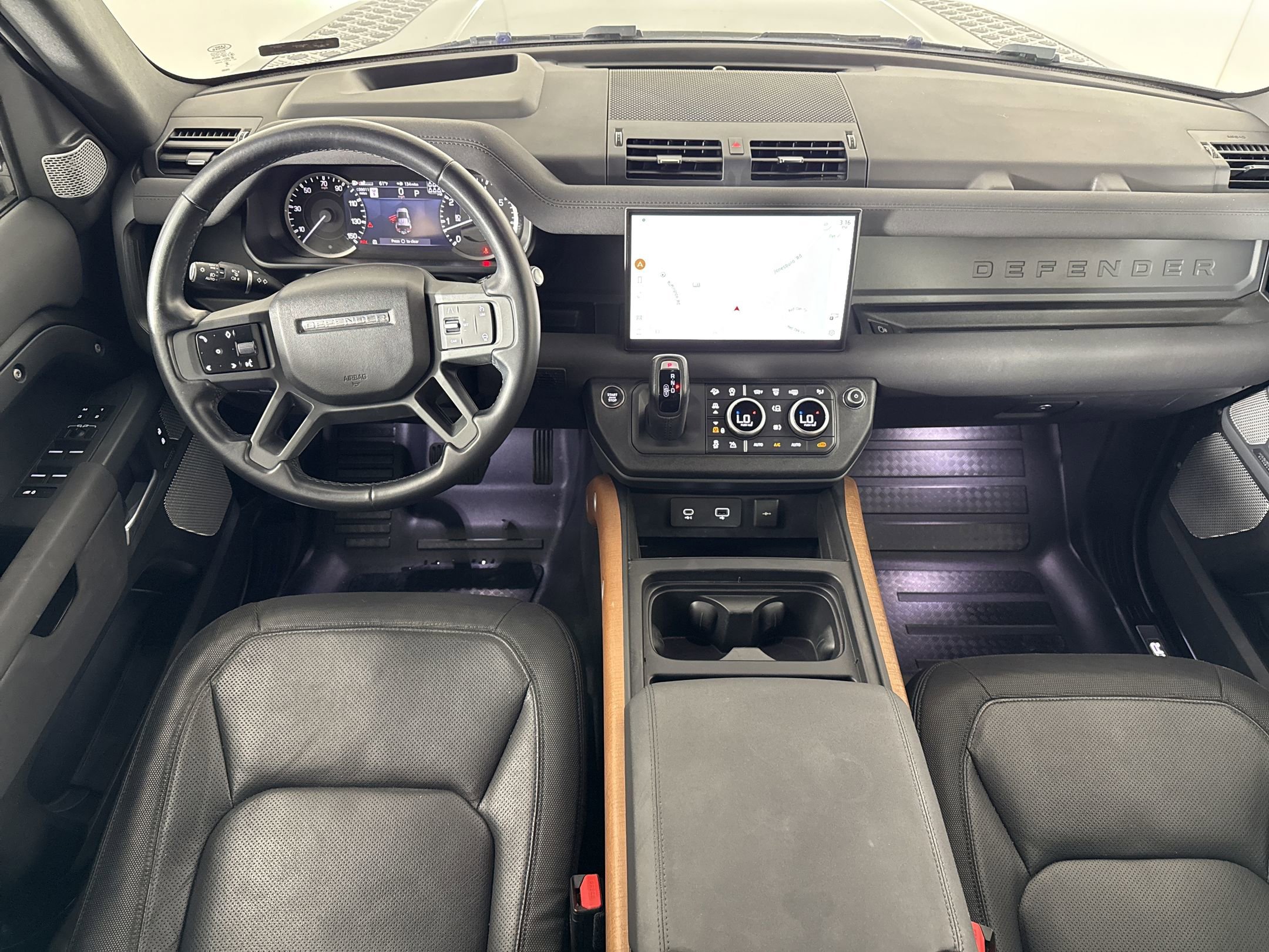 Used 2023 Land Rover Defender 130 X-Dynamic SE image 23