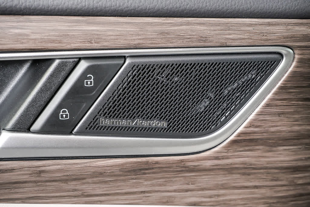 Certified 2025 Volkswagen Atlas SEL Premium R-Line image 7