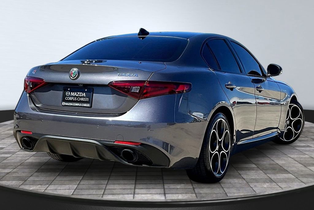 Used 2022 Alfa Romeo Giulia Veloce RWD image 7