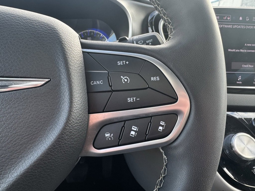 Used 2024 Chrysler Pacifica Touring-L image 22