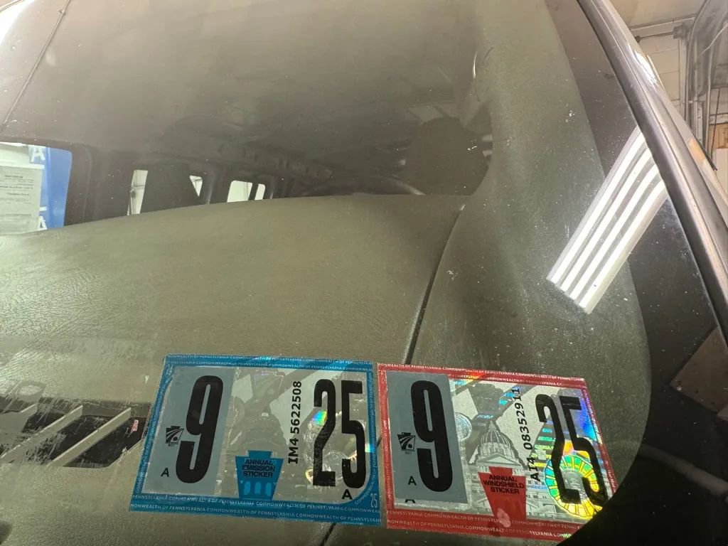 Used 2018 Chevrolet Express 2500 Extended w/ Driver Convenience Package image 34