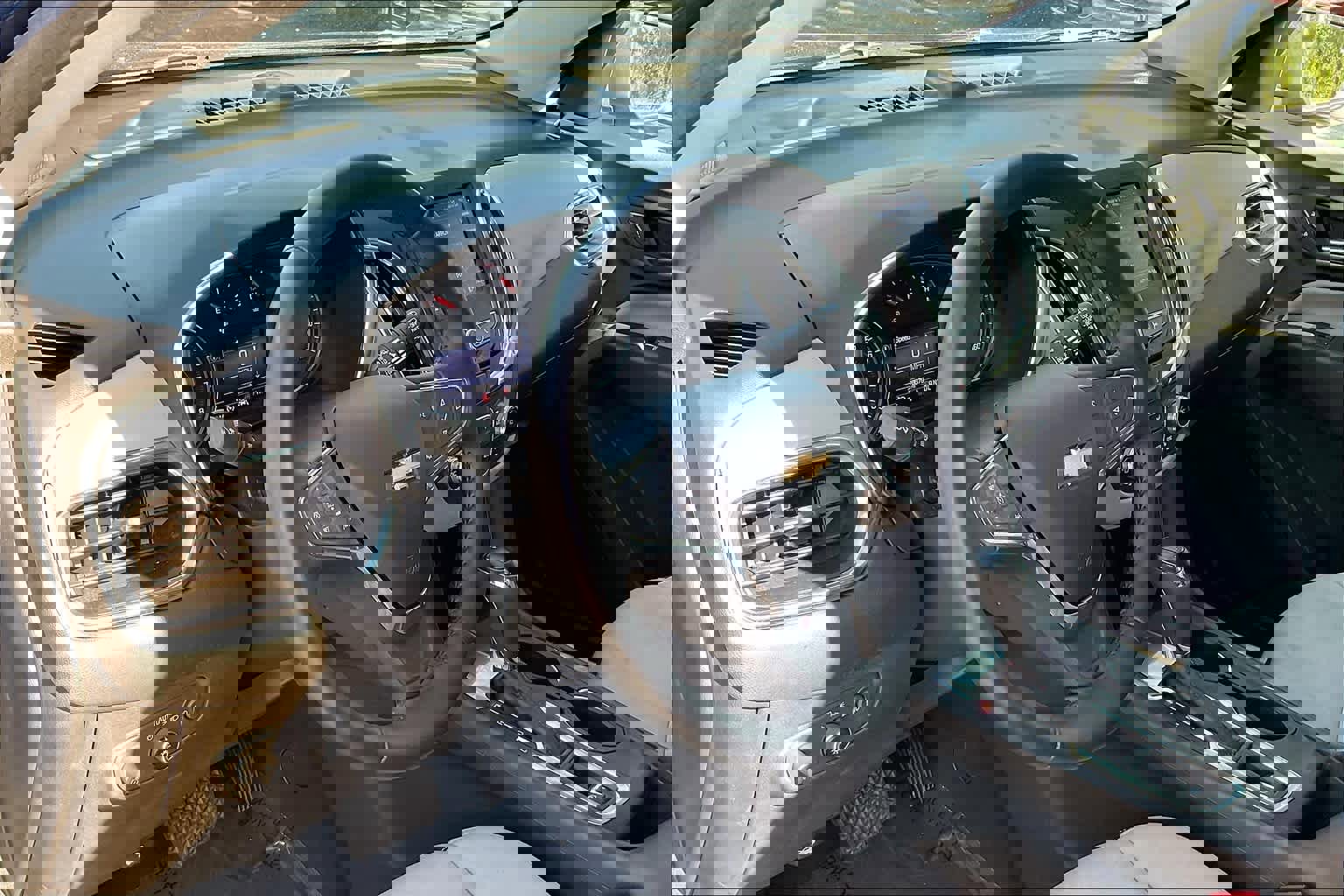 Used 2020 Chevrolet Equinox LT w/ Driver Convenience Package image 14