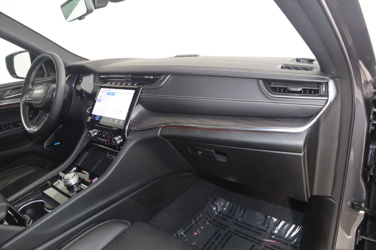 Used 2023 Jeep Grand Cherokee Overland w/ Luxury Tech Group IV AWD/4WD image 38