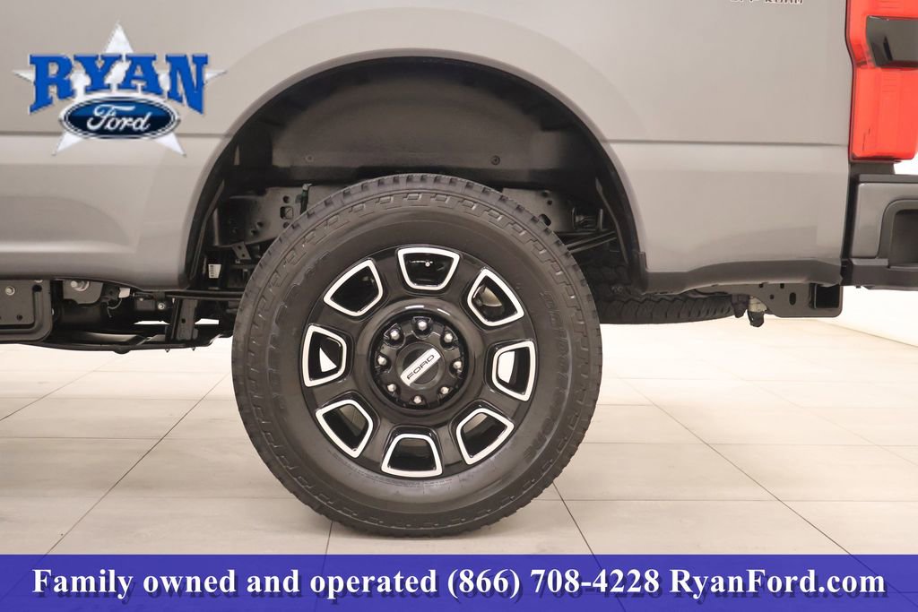 New 2026 Ford F250 Platinum w/ FX4 Off-Road Package image 39