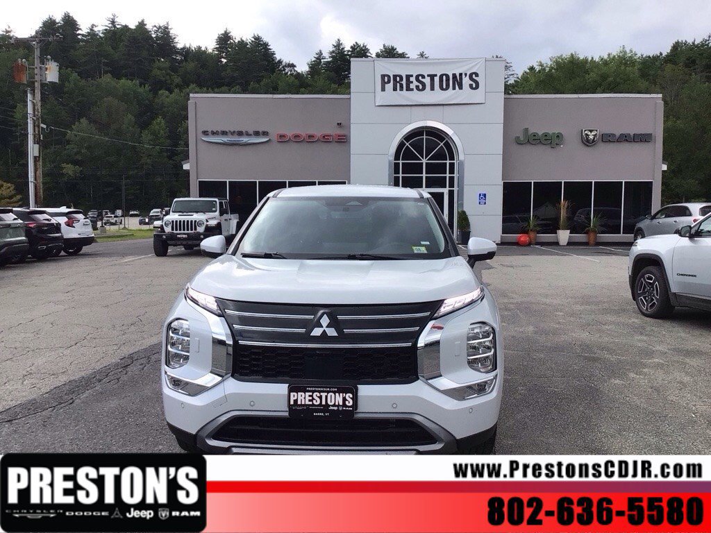 Used 2025 Mitsubishi Outlander SE AWD/4WD image 11