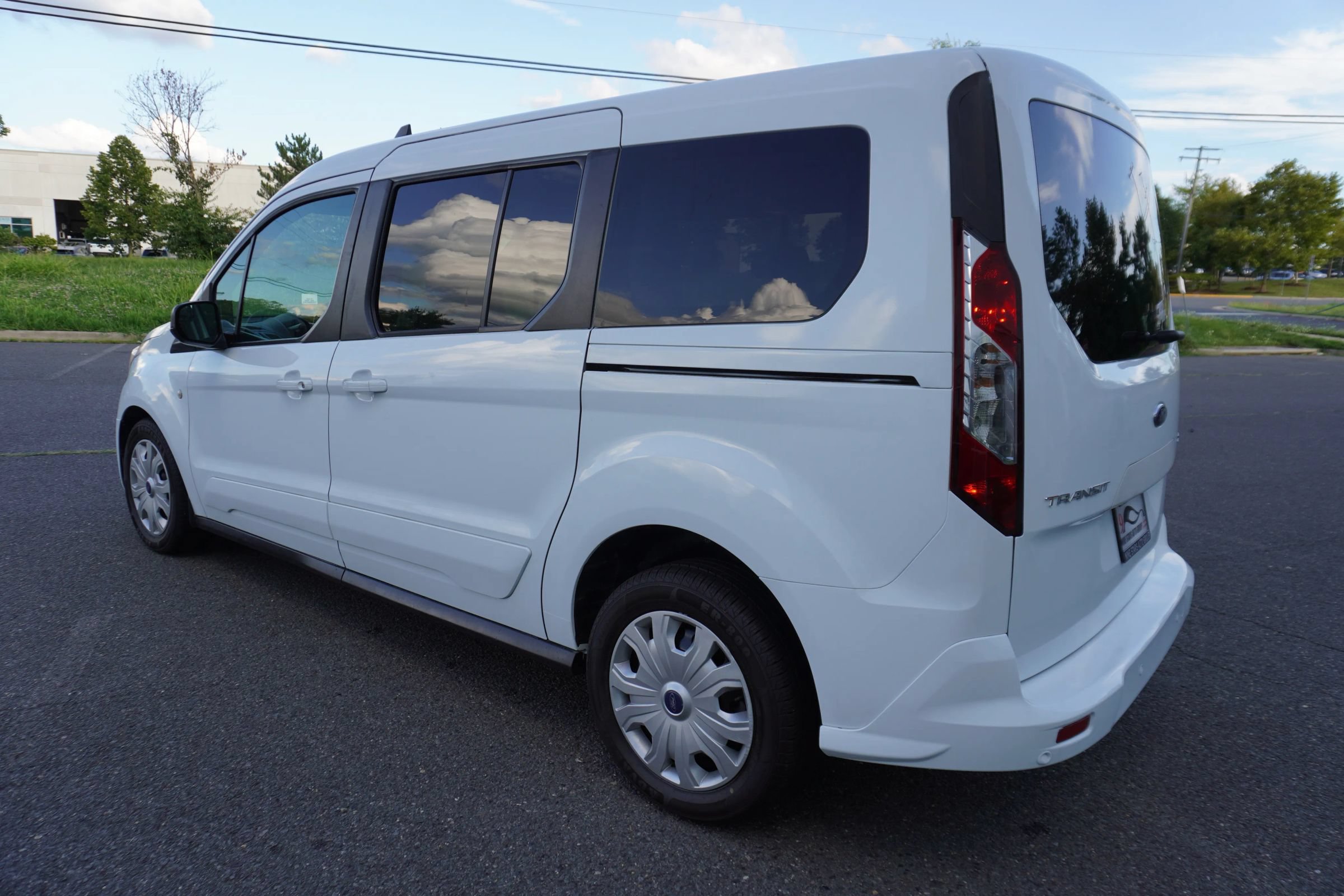 Used 2021 Ford Transit Connect XLT FWD image 5