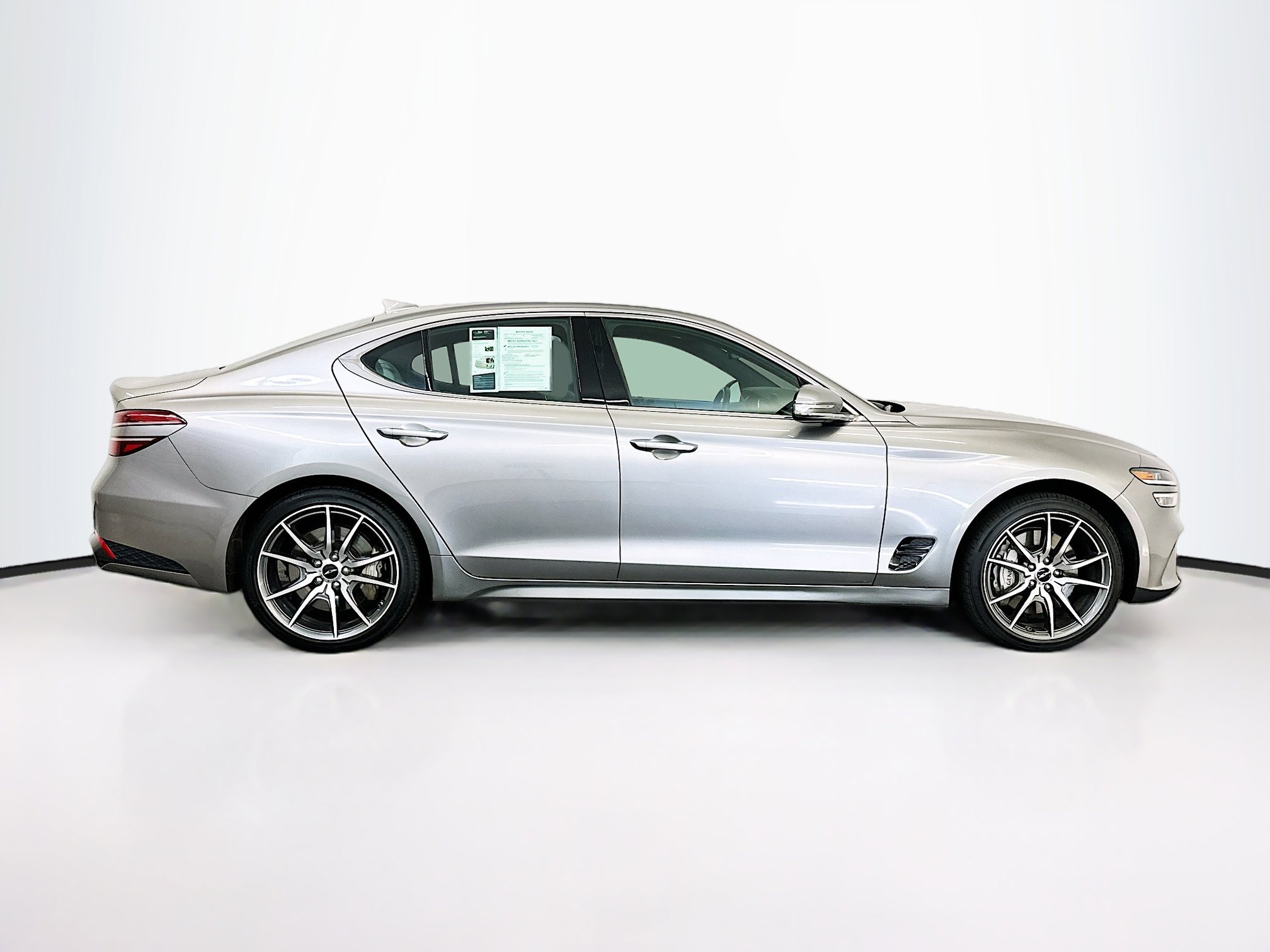 Used 2025 Genesis G70 2.5T image 10