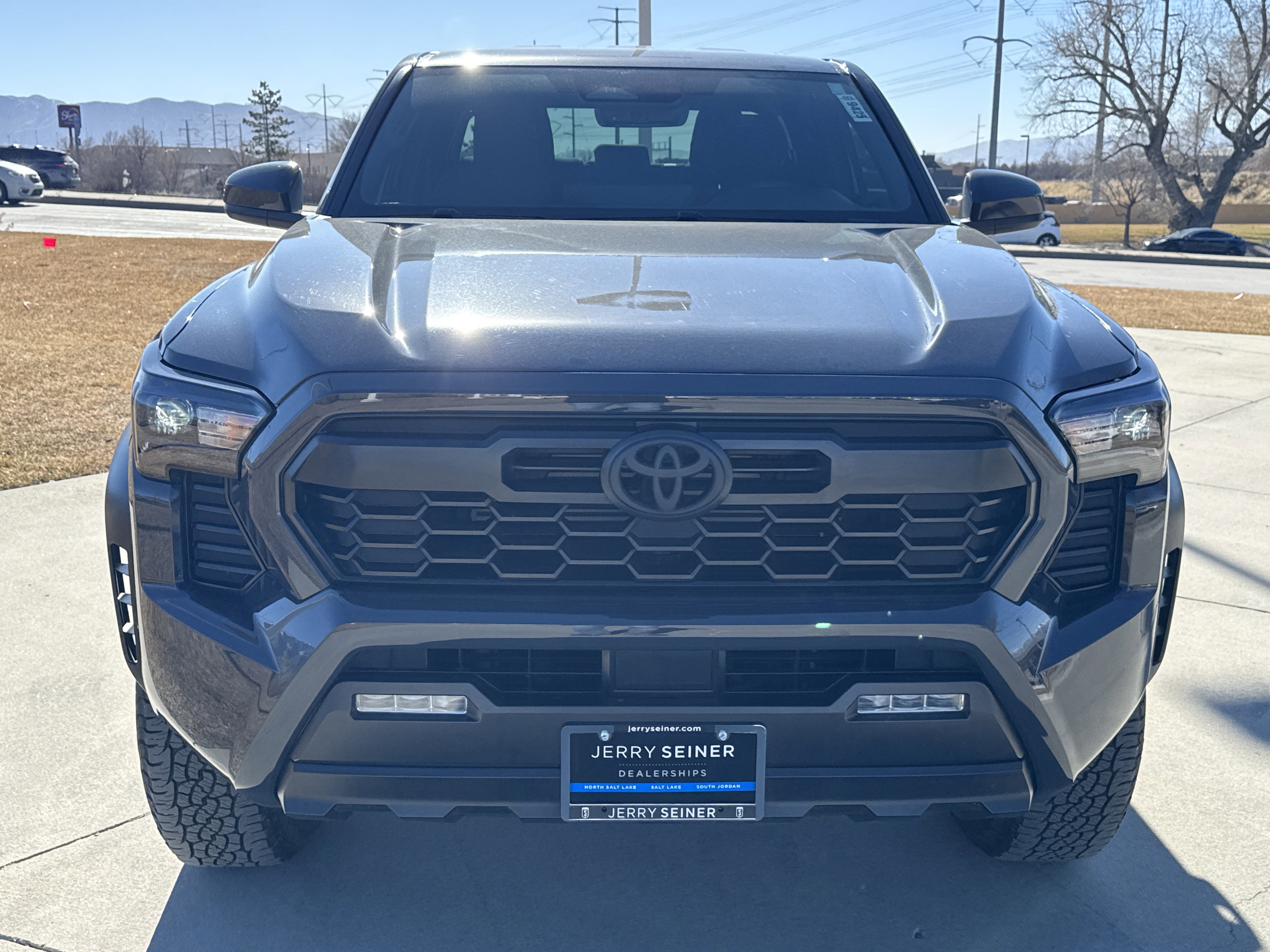 Used 2024 Toyota Tacoma TRD Off-Road image 8