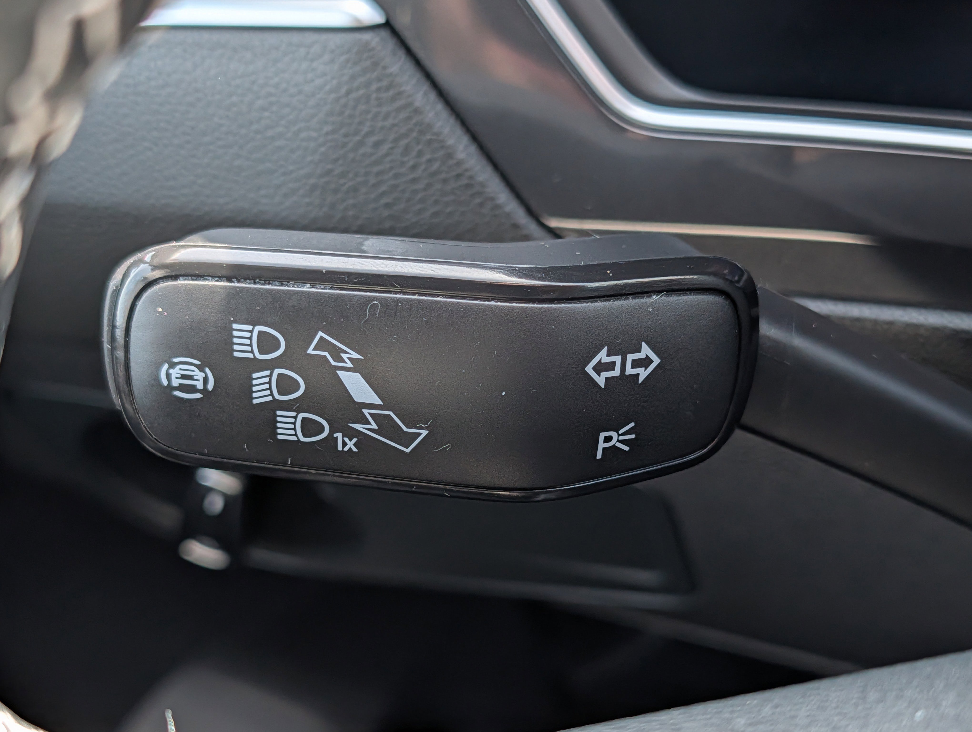 Certified 2022 Volkswagen Tiguan SE AWD/4WD image 28