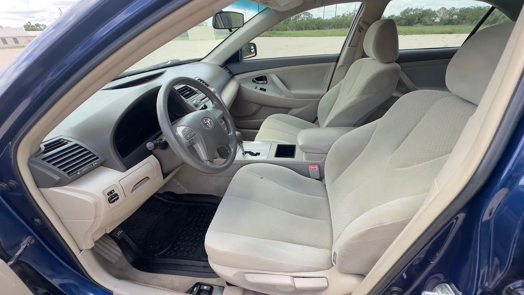 Used 2009 Toyota Camry LE FWD image 12