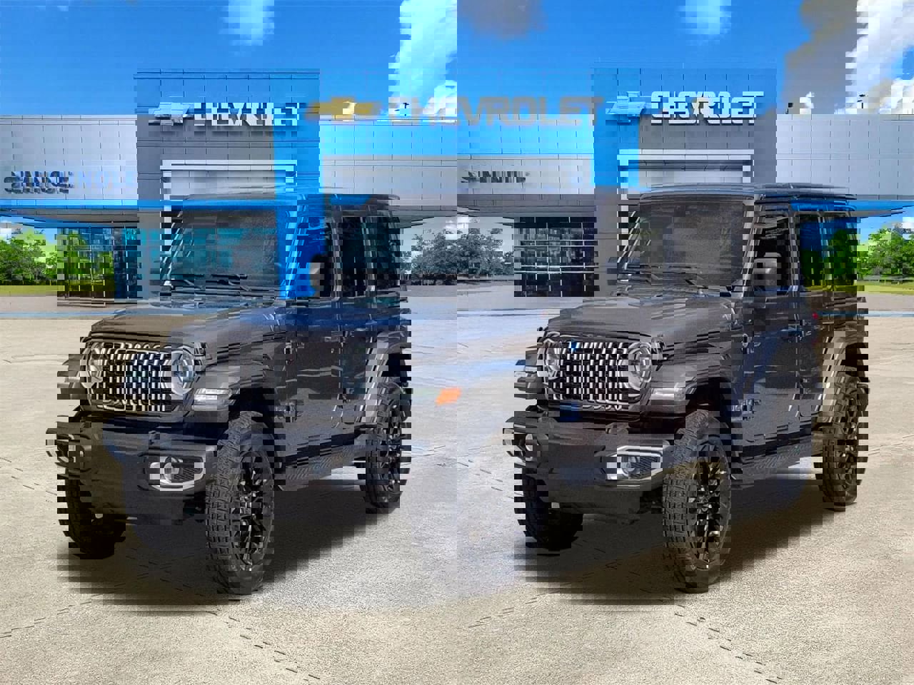 Used 2025 Jeep Wrangler Sahara image 2