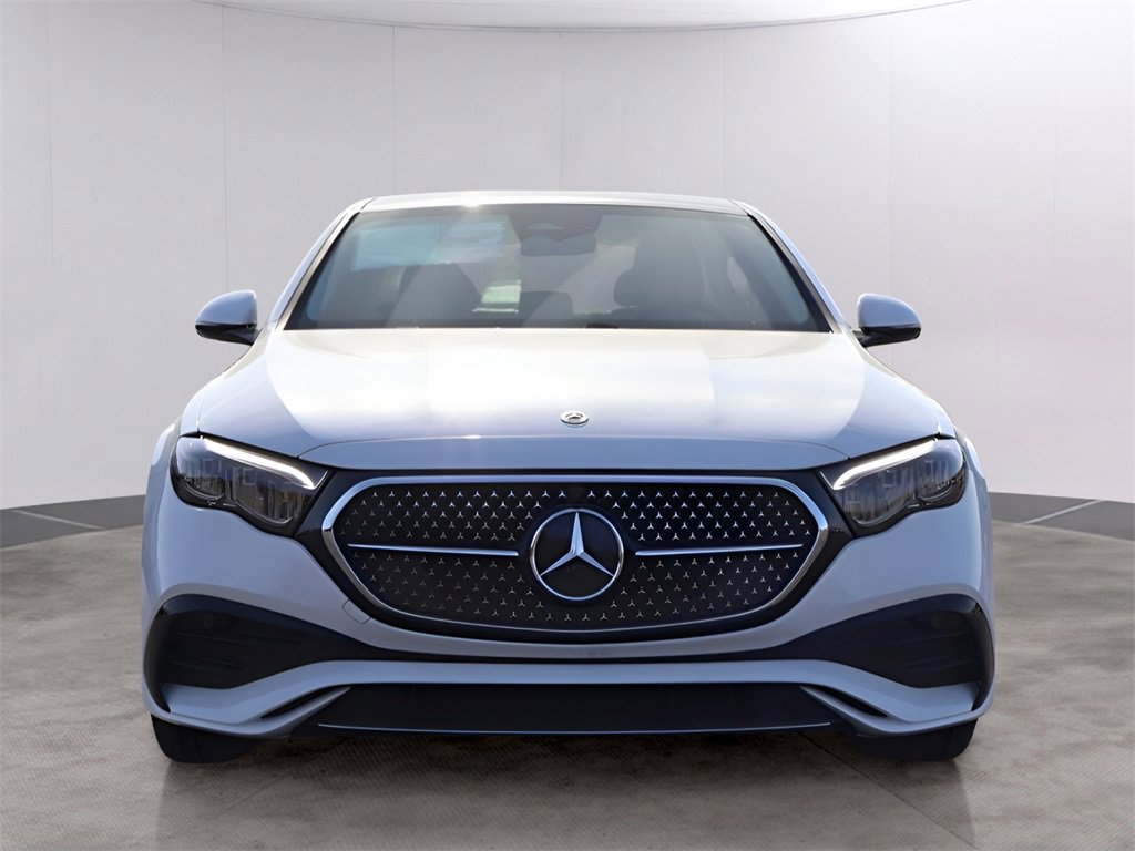 Used 2025 Mercedes-Benz E 350 4MATIC Sedan image 2