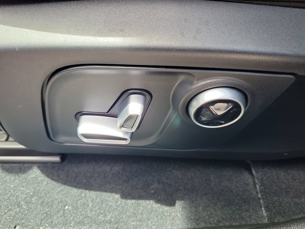 Used 2022 Maserati Levante GT AWD/4WD image 16