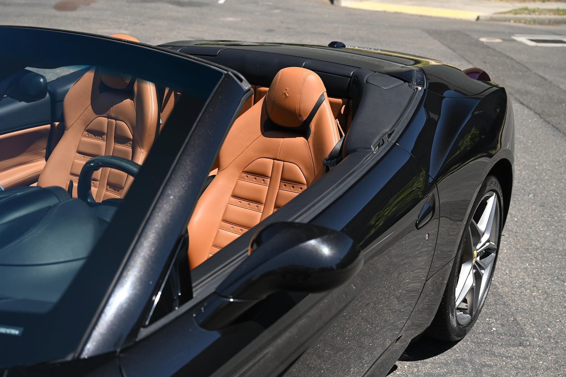 Used 2016 Ferrari California T RWD image 6