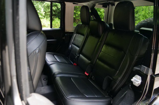 Used 2022 Jeep Wrangler Unlimited Sahara w/ Cold Weather Group AWD/4WD image 30