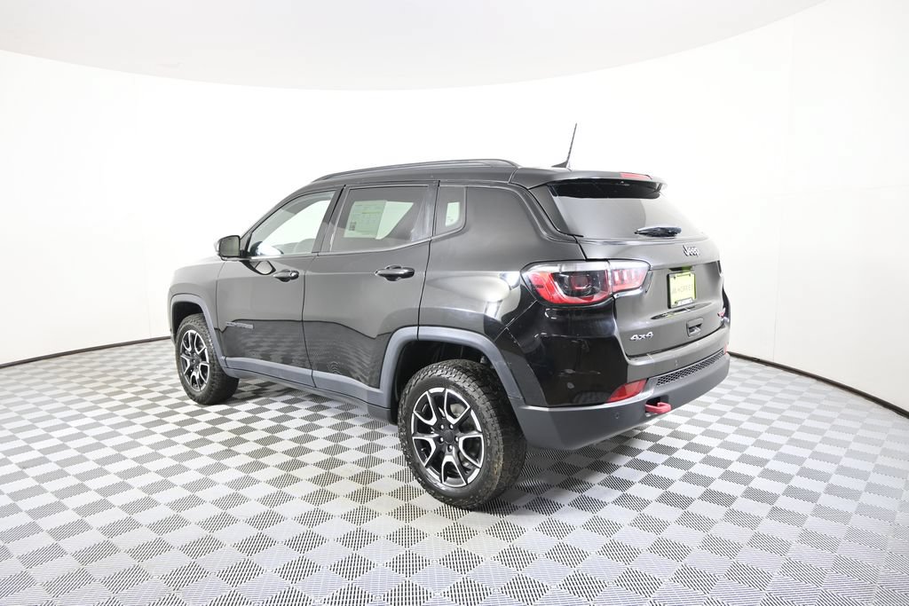 Used 2024 Jeep Compass Trailhawk AWD/4WD image 4