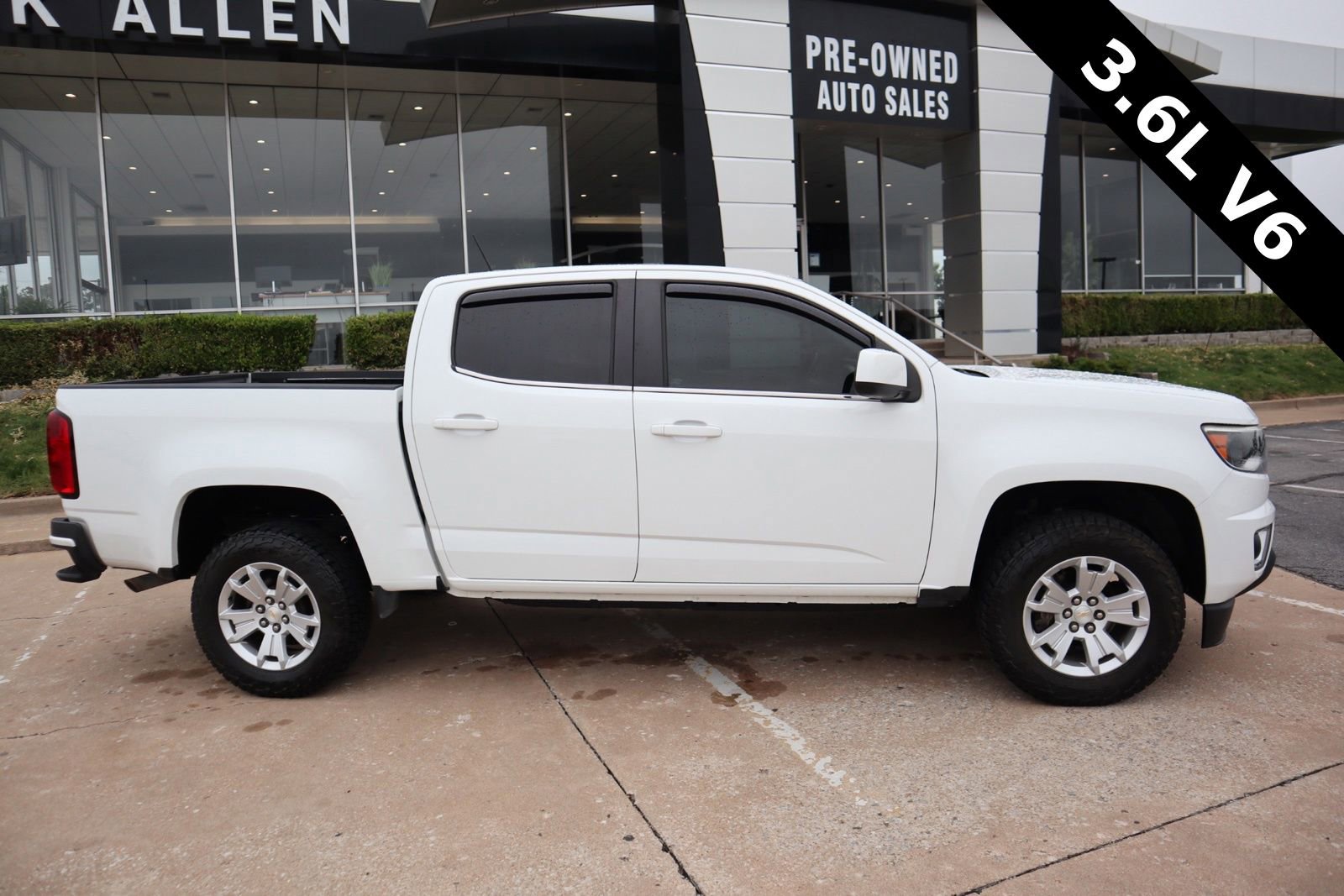 Used 2015 Chevrolet Colorado LT w/ LT Convenience Package RWD image 2