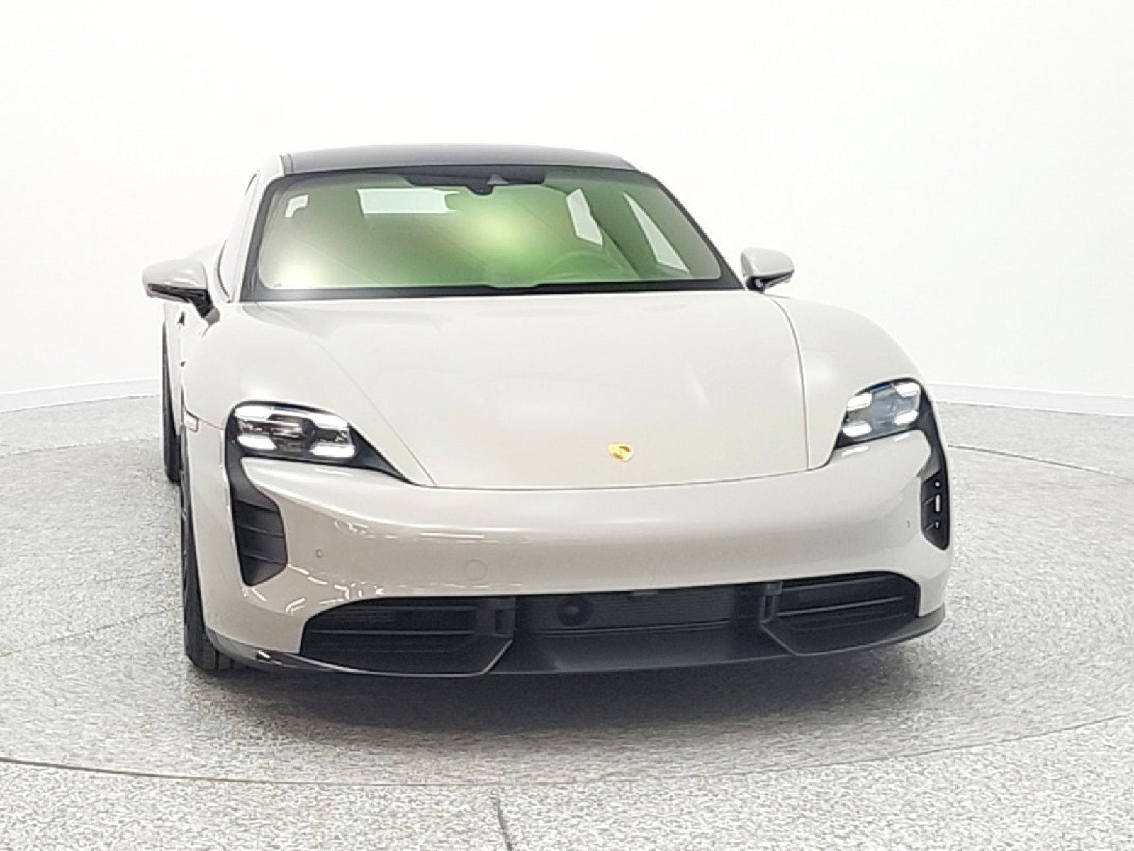 Used 2021 Porsche Taycan image 3