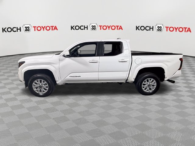Used 2024 Toyota Tacoma SR5 AWD/4WD image 4