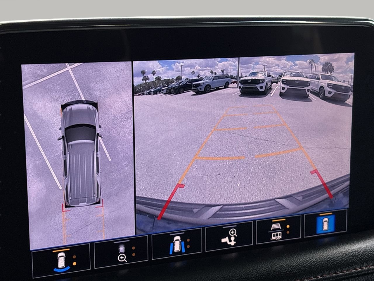 Used 2021 Chevrolet Suburban RST w/ Luxury Package AWD/4WD image 22