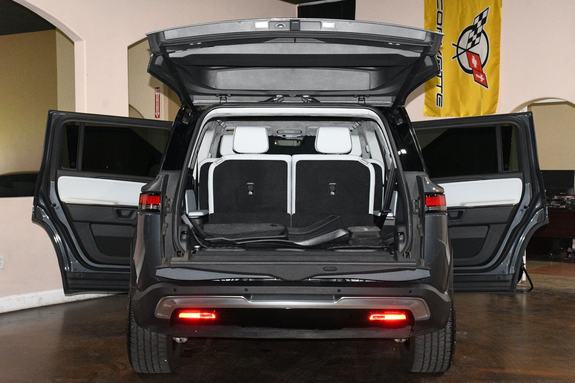 Used 2023 Rivian R1S Launch Edition Quad AWD/4WD image 88
