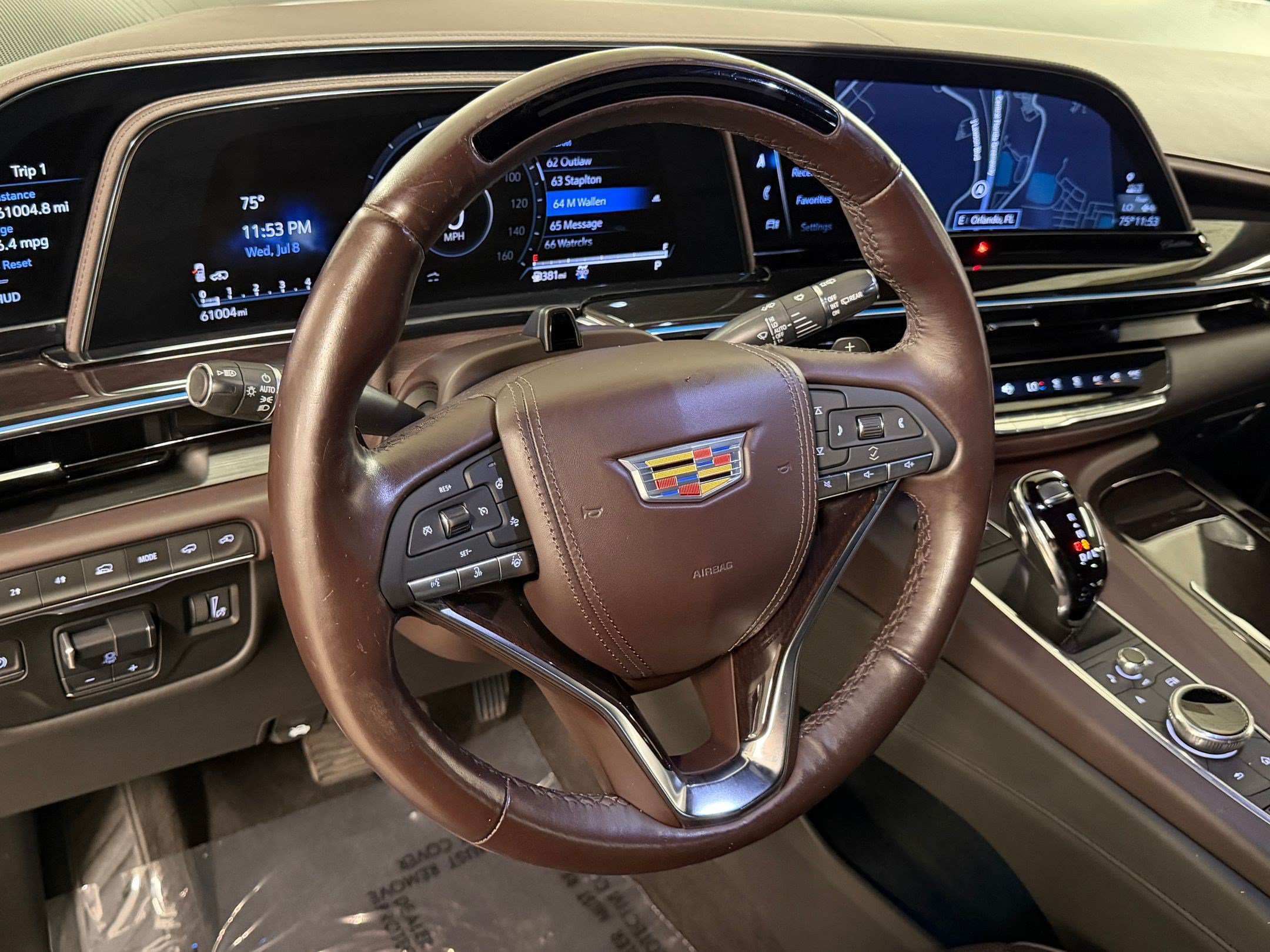Used 2023 Cadillac Escalade Sport Platinum w/ LPO, ONYX Package AWD/4WD image 4