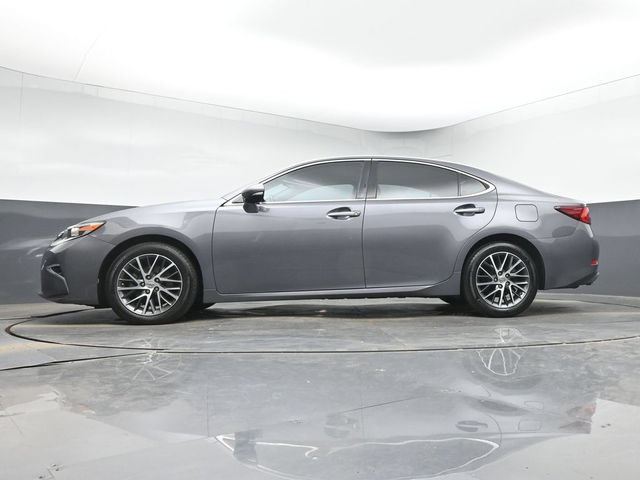 Used 2016 Lexus ES 350 w/ Luxury Package w/Wood Trim FWD image 39