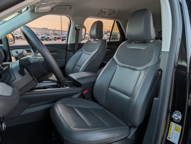 Used 2025 Ford Explorer Active w/ Active Comfort Package AWD/4WD image 22