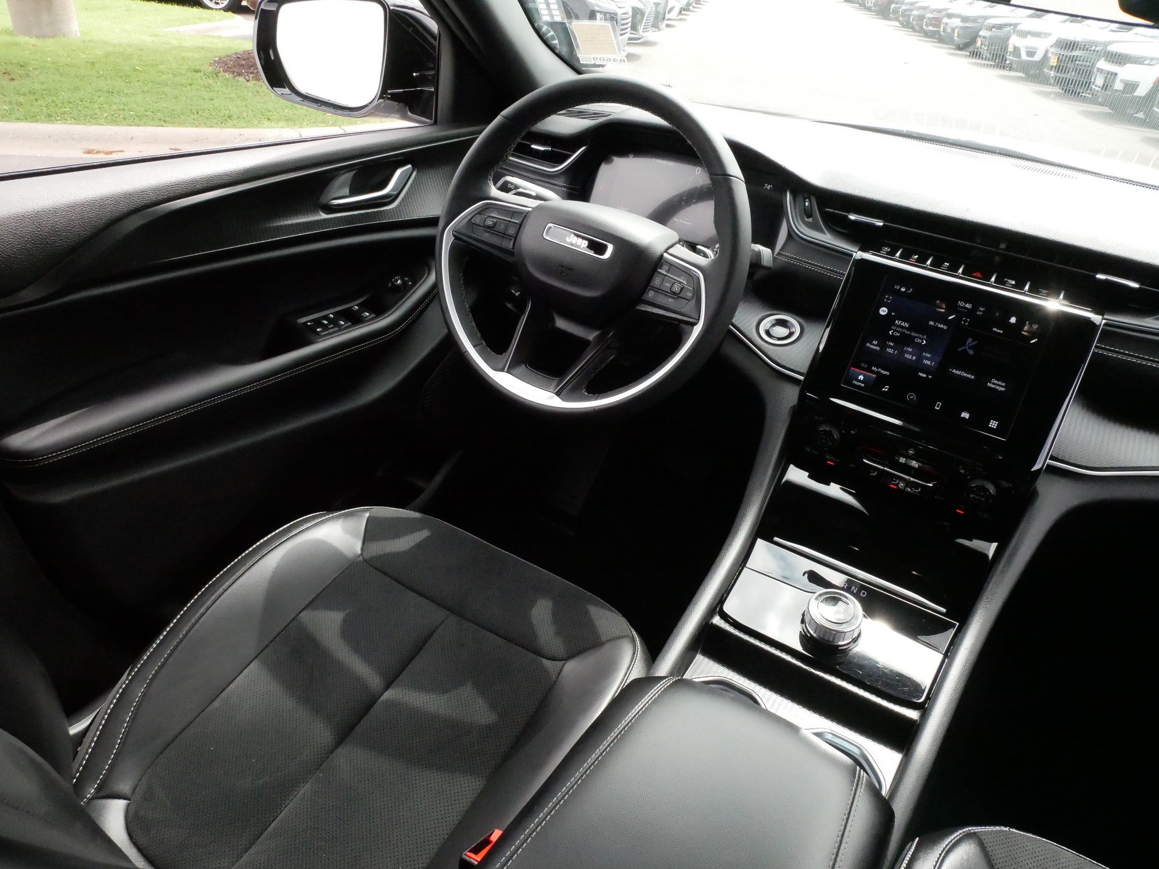 Used 2025 Jeep Grand Cherokee L Altitude AWD/4WD image 9