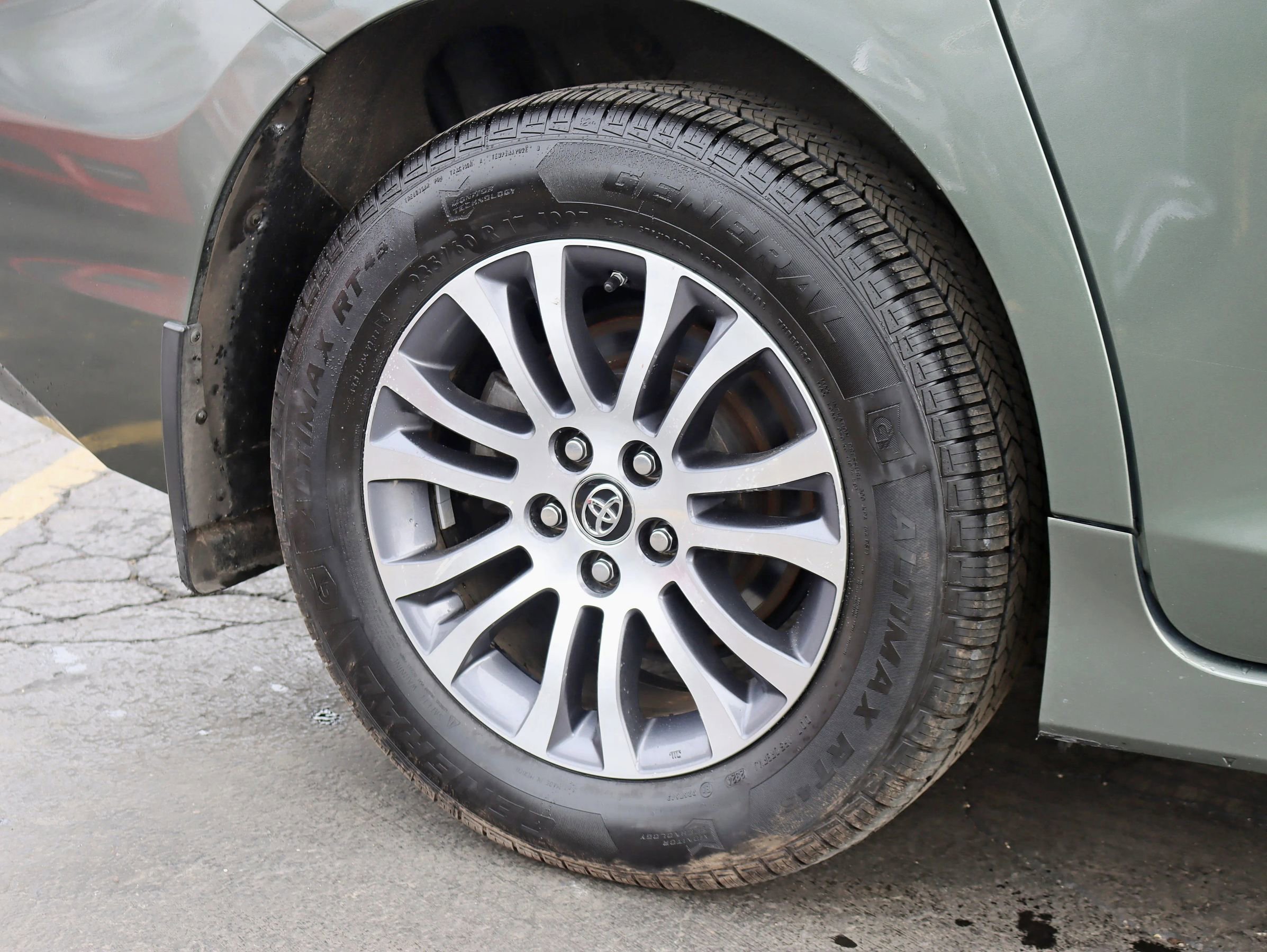 Used 2018 Toyota Sienna XLE w/ XLE Navigation Package FWD image 6