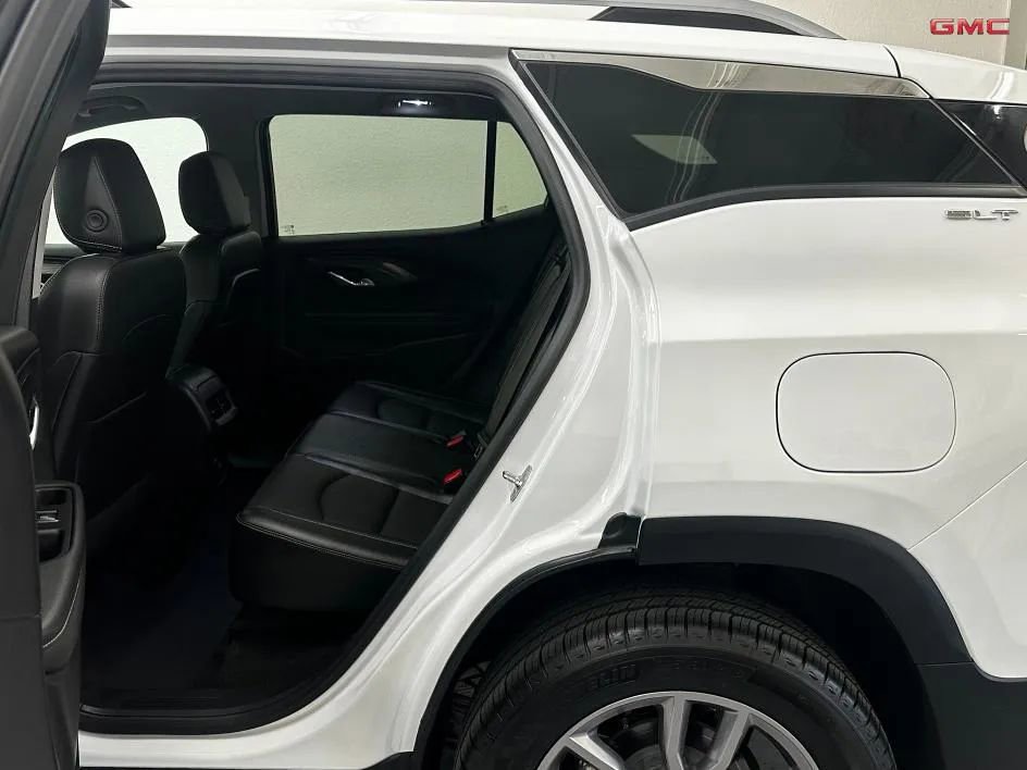 Used 2024 GMC Terrain SLT image 17